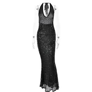 Elegante abito da sera nero con paillettes, scollo a V profondo e vestibilità aderente