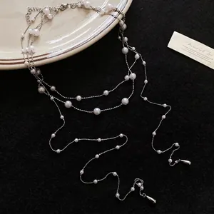 Französische Vintage-Perlenkette mit elegantem Wassertropfen-Anhänger für Damen