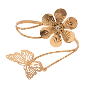 Elegante bracciale da braccio dorato con farfalla traforata e fiore con zirconia