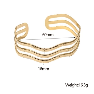 Detailed dimensions of 18K gold wave bangle with 60mm diameter and 16.3g weight