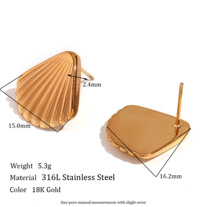 Orecchini a perno minimalisti in acciaio inossidabile placcato oro 18K a conchiglia