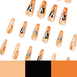 Faux ongles ballerine avec dégradé orange, motifs yin-yang, champignons et marguerites