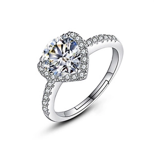 Macro detail of snowflake heart halo ring with a brilliant round center stone