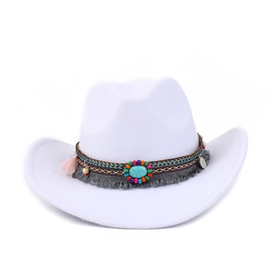 Chapeau de cowboy blanc en feutre avec pompons bohèmes, franges et détails en turquoise