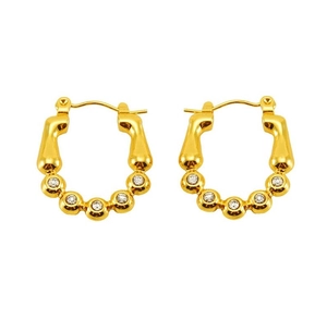 Vue détaillée de boucles d'oreilles dorées en U avec strass brillants et finition polie