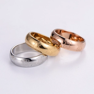 Minimalist stainless steel rings with engraved teddy bear patterns in silver, gold and rose gold