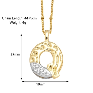 Pendentif lettre Q doré avec dimensions de 27x18mm et longueur de chaîne 44+5cm