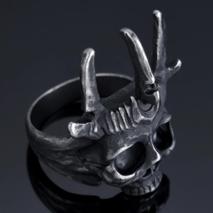 Retro punk gothic skull ring with crown horn elements in oxidized silver metal finish