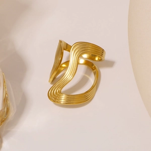 Minimalist wave-pattern 18k gold plated stainless steel ring with a layered open design