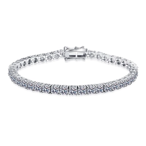 Sparkling 925 sterling silver tennis bracelet with four-prong set moissanite stones