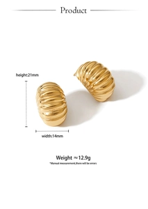 Macro detail of gold wave earrings showing 21mm height and 14mm width dimensions