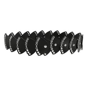Cintura alla moda in pelle nera a ventaglio con rivetti metallici decorativi da donna