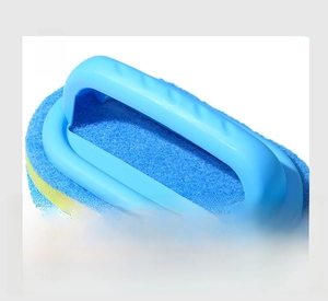 Detail of ergonomic long-handled tile brush with blue fiber sponge for kitchen cleaning