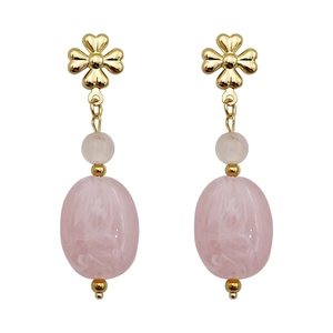 Boucles d'oreilles fleur dorées avec pendentifs en pierre rose et détails pompons