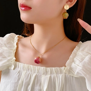 Vintage handmade dried flower necklace and earrings set worn by a fashion model
