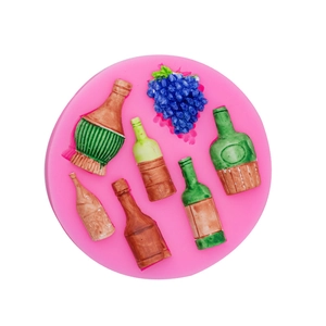 Stampo in silicone rosa con bottiglie di vino e uva per decorazioni di torte in pasta di zucchero