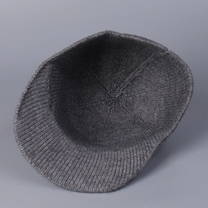 Casquette de baseball en tricot gris foncé pour femme avec doublure d'hiver chaude