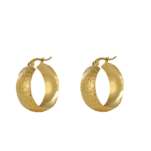 Boucles d'oreilles créoles dorées en acier inoxydable avec motif à pois texturé