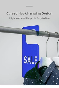 Etiqueta de rebajas en acrílico azul translúcido con gancho para tienda de ropa