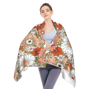 Quick-dry microfiber beach towel featuring vintage floral daisy and poppy pattern