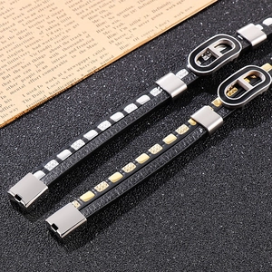 Bracelet multicouche en cuir tressé pour homme avec détails métalliques argent et or