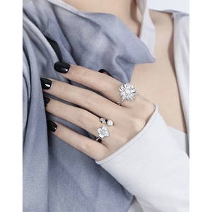 Elegant S925 sterling silver flower ring with micro-set zircon and pearl for women