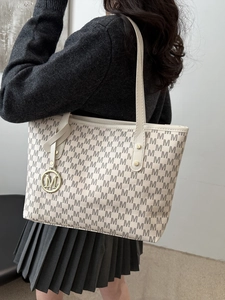 Women Large Capacity Tote Bag PU Leather M Letter Monogram Pattern Handbag With Gold Metal Pendant Casual Shoulder Bag