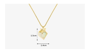 Détail du pendentif étoile avec nacre blanche et finition plaquée en or véritable 18k