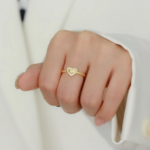 Elegant gold S925 silver heart ring with pavé diamonds on a woman's finger