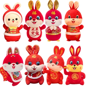 Collezione di mascotte in peluche rosso per l'anno del coniglio 2023 con ricami festivi