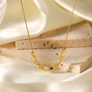 Collier En Acier Inoxydable Avec Pendentifs Cube Géométriques Chaîne Serpent Plaqué Or 18K Bijoux Minimalistes Femmes