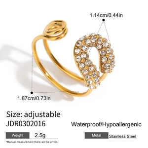 Detailed view of gold-tone spiral pearl ring with size specifications and waterproof features
