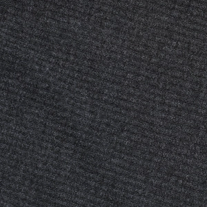 Détail macro du tissu en maille gris anthracite avec texture côtelée verticale