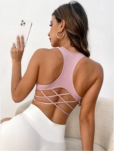 Detail of cross-back straps on mauve shockproof sports bra for fitness and yoga
