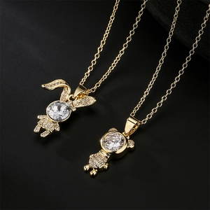 Eleganti collane placcate in oro 18K con ciondoli a forma di orso e coniglio in zircone