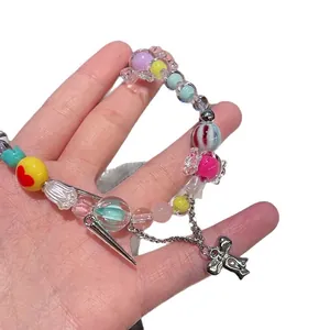 Collier de perles Y2K coloré avec breloques nœud et cœur pour style estival tendance
