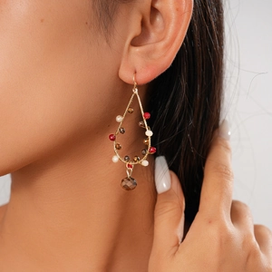 Boucles d'oreilles ethniques en perles de verre avec détails tissés rouge et bronze