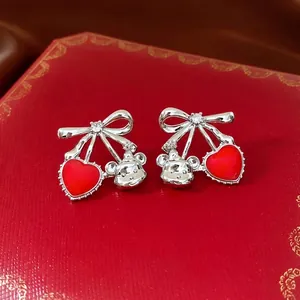 Boucles d'oreilles nœud argenté avec pendentifs cœur rouge et micro diamants brillants