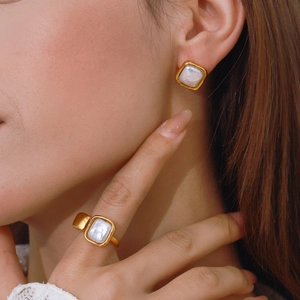 Elegant 18K gold-plated stainless steel jewelry set with square pearls on a model