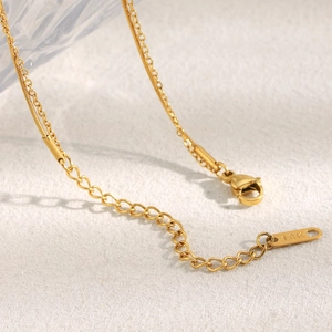 Double-layered 18K gold-plated stainless steel necklace with adjustable lobster clasp closure