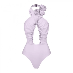 Maillot de bain une pièce lavande avec fleurs 3D et découpe frontale élégante