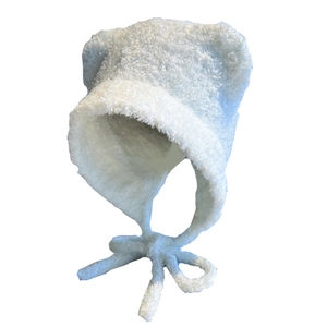 Berretto in maglia bianca stile orsetto con paraorecchie e lacci per l'inverno