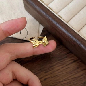 Elegant gold bow-shaped open ring in S925 sterling silver with high polish finish