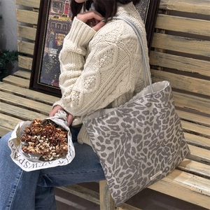 Detail of leopard print tote bag in grey and white canvas with comfortable thin shoulder straps