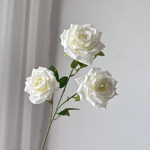Drei-köpfiger künstlicher weißer Rosenzweig mit naturgetreuen Blättern und Stiel