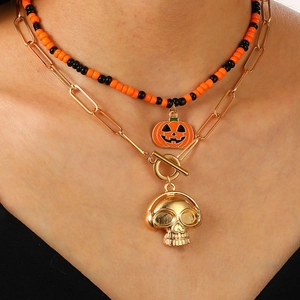 Collar de capas de Halloween con cuentas naranjas, calabaza y colgante de calavera punk