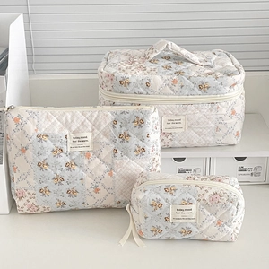 Quilted Floral Patchwork Cosmetic Bag Polyester Portable Travel Toiletry Makeup Organizer Pouch For Women