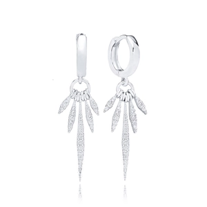 Boucles d'oreilles pendantes en argent avec zircons et breloques en feuilles