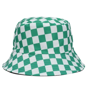 Bob à damier vert et blanc avec un bord large pour la protection solaire et le style