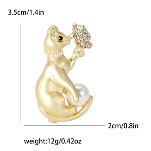 Exquisite pearl and crystal cat brooch in gold finish with size and weight dimensions